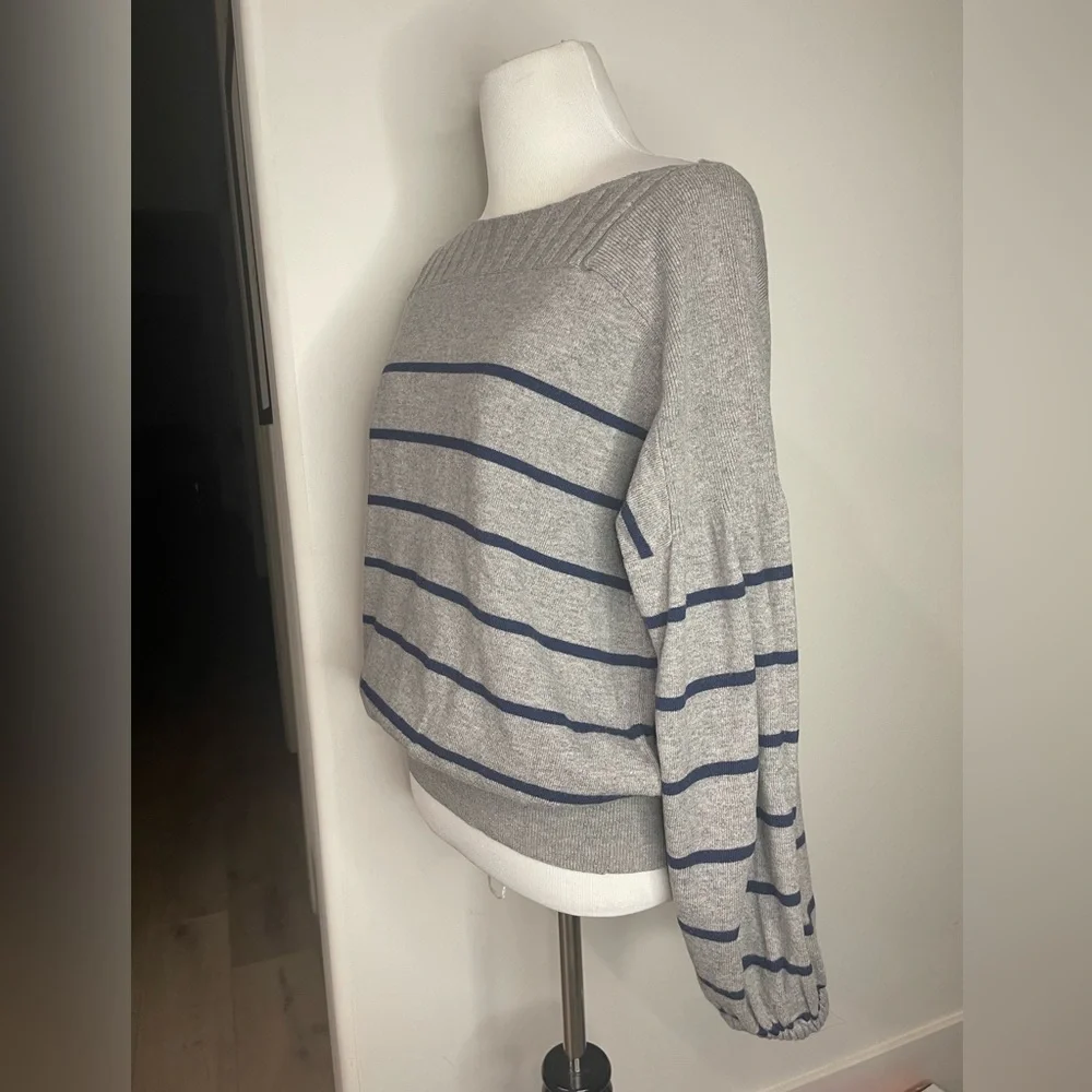Lucky Brand Grey with blue stripes sweater, balloon sleeve Sz M - Picture 3 of 6